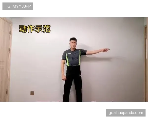 脚踢球违例是违例还是犯规？新手需了解的判定标准